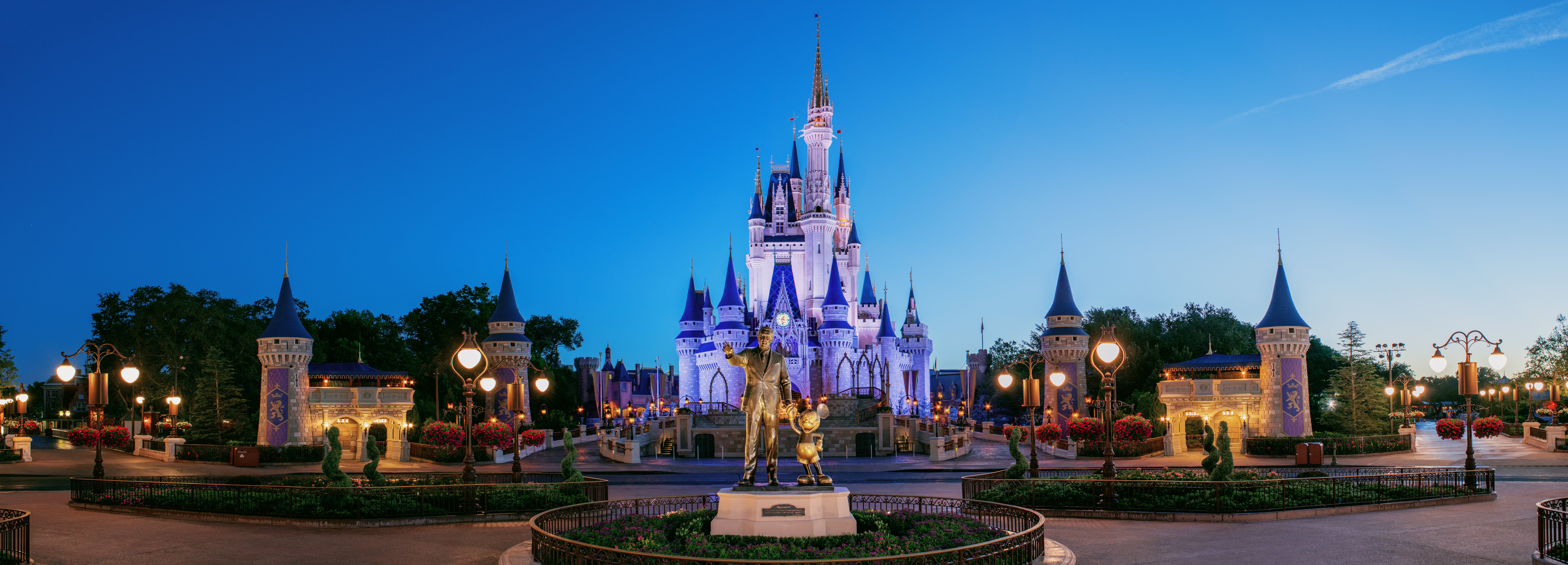 Cinderella Castle at Magic Kingdom Park © Disney-min | Run to the Magic