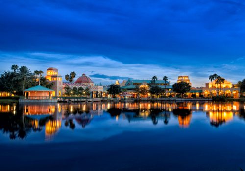 oronado Springs Resort Hotel - Exterior at night © Disney
