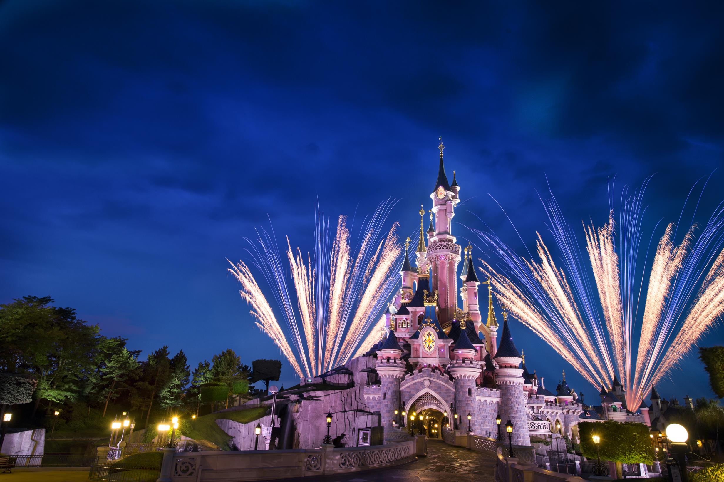 Disneyland® Paris Run Weekend Disneyland® Parks Explore 5 themed lands